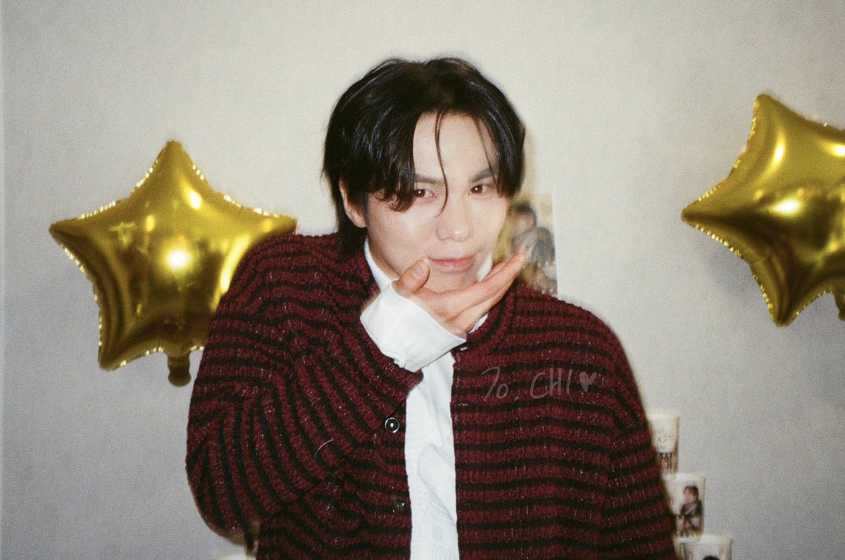 rockydazed's tweet photo. during the birthday cafe event, i asked rocky to smile and pose for my film camera 📸🎞️

look at the cutest birthday boy ever!!!

#라키 #ROCKY #HAPPY_ROCKY_DAY https://t.co/wonbYIO7CG