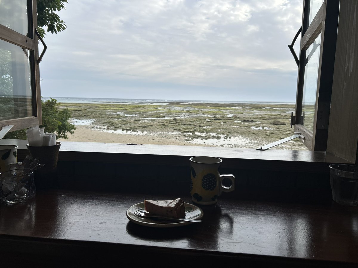 h_u_88's tweet photo. シーサーとカフェとそば https://t.co/qINFL3hDtA