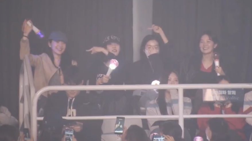 JOY 조이 tweet media