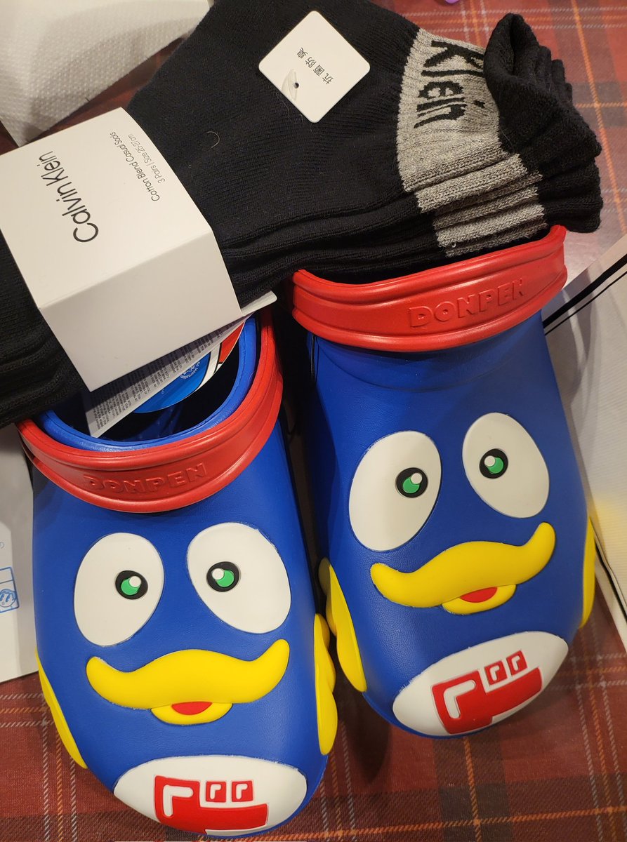 誕プレで妹がくれました 見覚えあるけど誰も履いてるの見たことないやつ！