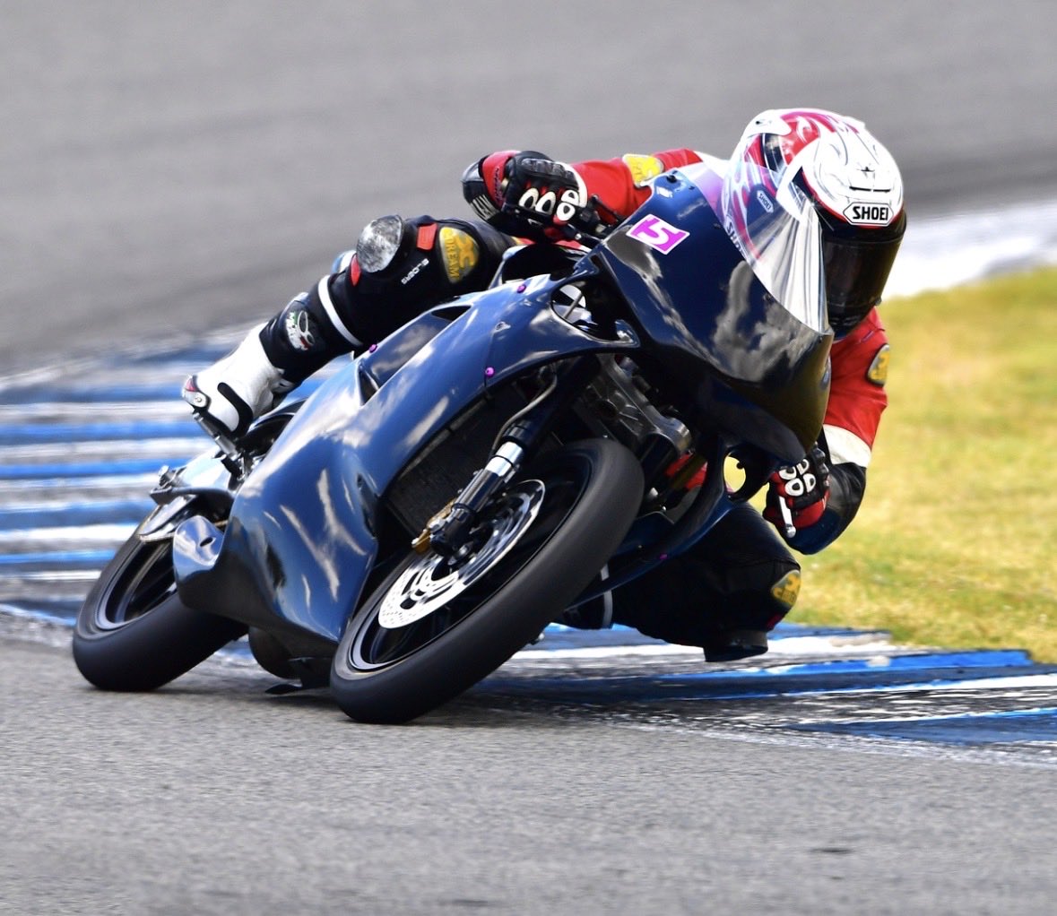 ToniVega60's tweet photo. #Aprilia Rs 125 #CircuitodeJerez #2Tracing https://t.co/TKNDnH6DhF