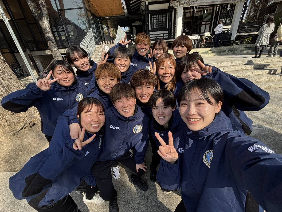 足を運んでくださった皆さま、
短い時間でしたがありがとうございました😊
皆さまの応援が何よりも力になります。

開幕まであと2週間！！
みんなでギア上げて頑張っていきます🔥

#南葛SCウイングス
#新加入組が挨拶してる時に
#既存メンバーで撮ったよ📸