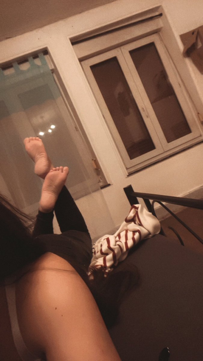 GlamySecretoff's tweet photo. Un chien pour répondre à mes besoins en ce dimanche ? 

#moneyslave #findom #soumis #fétichiste https://t.co/TrjEr2aOSN