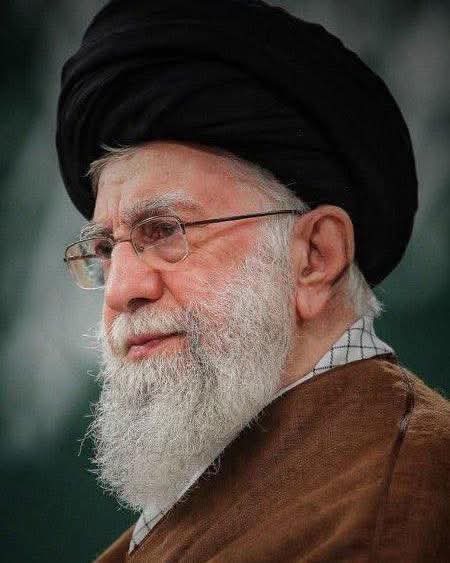 कर्बला की रवायत अभी बची हुई है. जब तक यज़ीद वाले रहेंगे, तब तक हुसैन वाले भी रहेंगे.

ईरान के सुप्रीम लीडर अयातुल्लाह सैयद अली हुसैनी ख़ामनेई को आख़िरी सलाम🙏🏾🙏🏾

उनके हत्यारों पर हज़ार लानत.