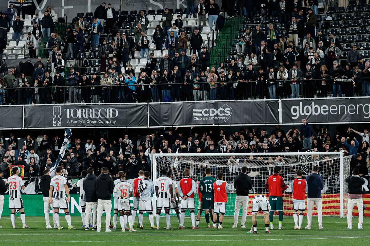 AlbinegresValen's tweet photo. 🤍🖤 Gràcies equip per fer-nos somniar, pel vostre treball i per ser com sou.
Orgull albinegre més que mai !!
@CDCastellon
@haralabob
#PPO👂 https://t.co/niayuxh7iz