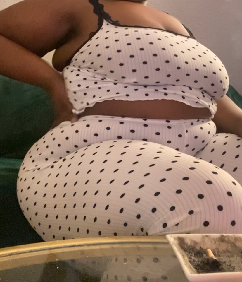 empress_me444's tweet photo. new jammies #overlythick https://t.co/GvvMEEe5te