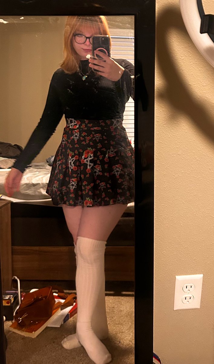 Aspen goes birding⛸️ tweet media