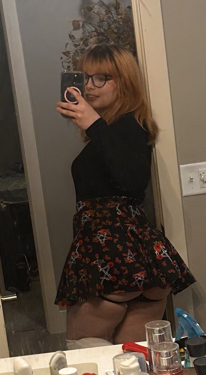 Aspen goes birding⛸️ tweet media