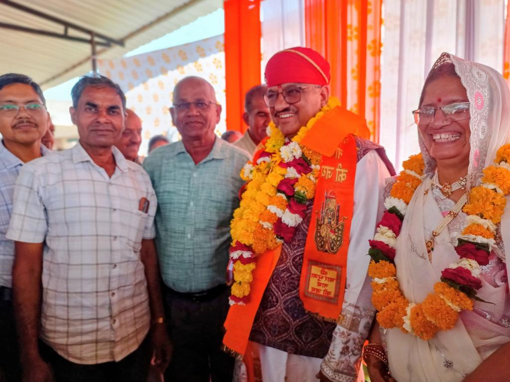 dcmenaria2012's tweet photo. Retirement Ceremony of Manoj Kumar Dashora @ Dhaneria https://t.co/o4aj5pPhdb