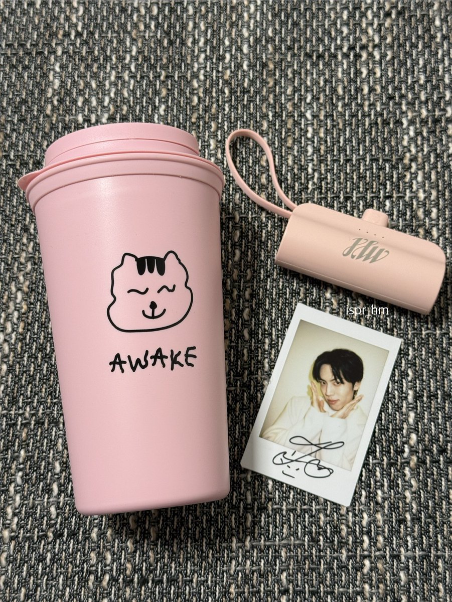 ispr_hm's tweet photo. 빈손으로 안보내는 동우 덕분에 매번 감동이었던 팬싸기간🍫🍭♥️ https://t.co/8lMroN0Gt0