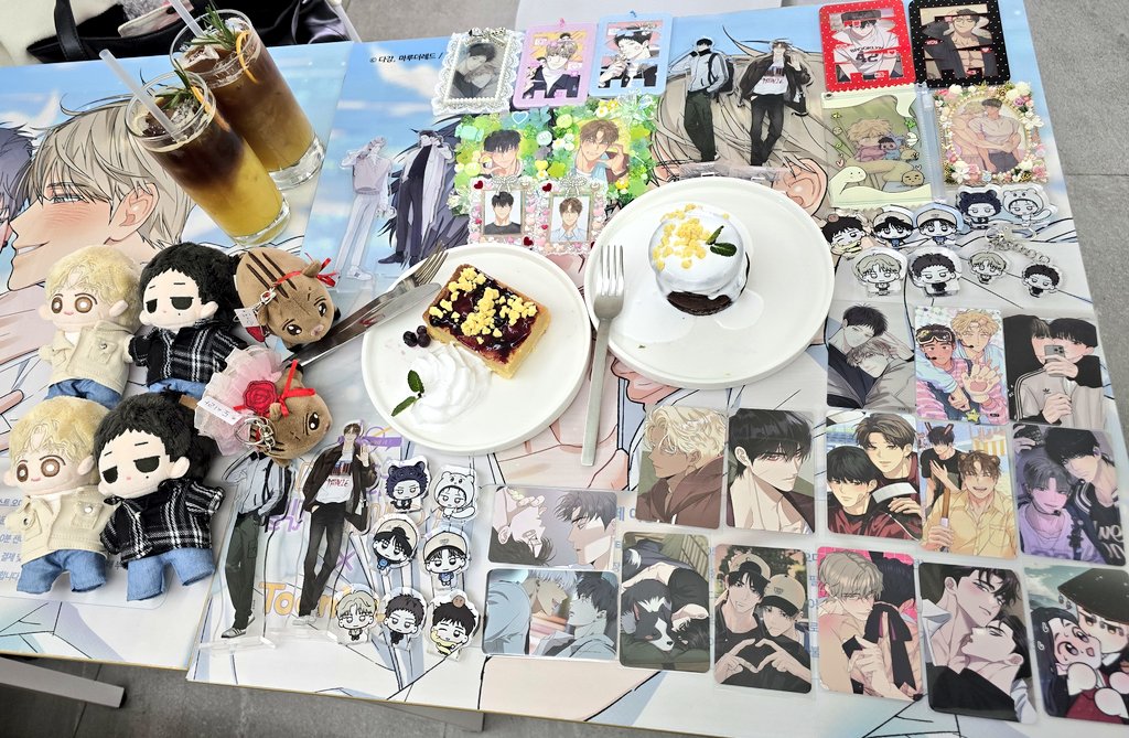 그녀와 데이트를 햇고요
아주 행복한 하루를 보냇슴니다..♡
둘다 낮술해가지고 막판엔 둘다 반수면상태엿은🙄
아낌없이 주는 반짝넴 덕분에 나 또 양손가득 받아가요..
우하하 조만간 또 봐여(˶ᵔ ᵕ ᵔ˶)