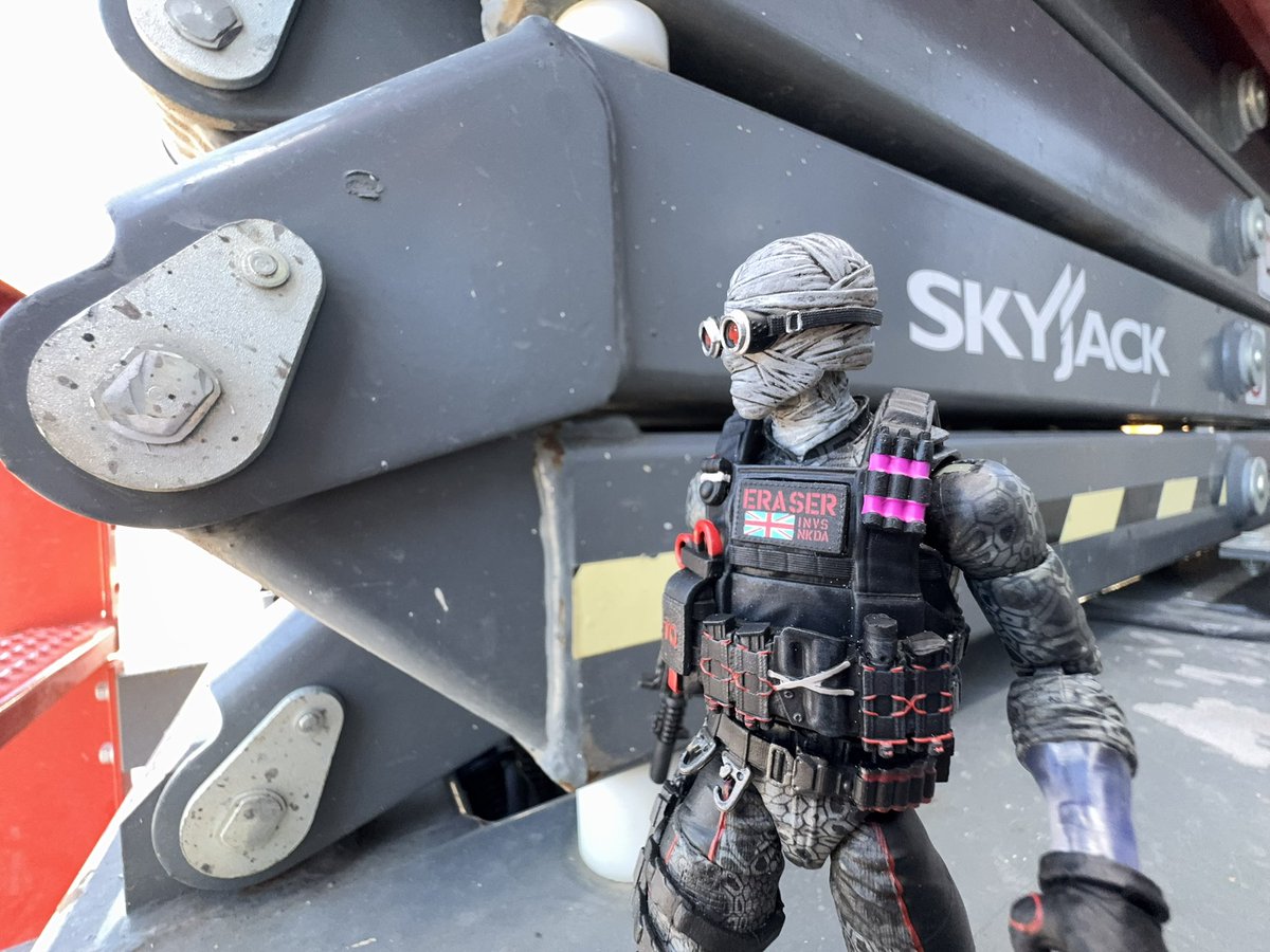 CletusOfCobra's tweet photo. Had some fun today in Las Vegas’ Arts District! (4 of 5)
In fourth: “The Eraser”, from @BigBadToyStore !
#actionfigurephotography #BigBadToyStore #OperationMonsterForce #LasVegas #TheArtsDistrict https://t.co/3S9hFhLqFy