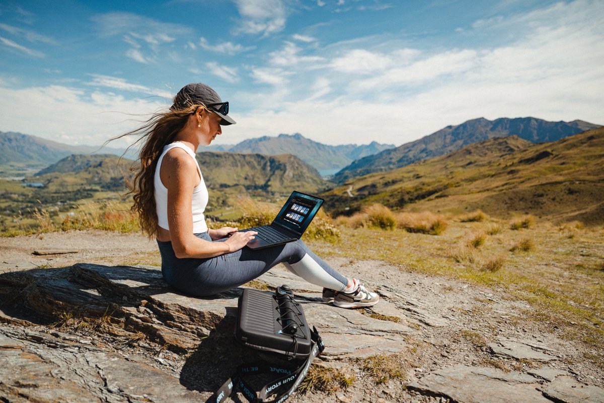 ASUS's tweet image. Editing at the summit? That’s normal for creators like--Jason Paul, Chris Rogers, and Laura Waddell. 🏔️💻
With the ProArt GoPro Edition, every peak, city, and moment becomes your creative studio.

Where would you open your laptop and start creating? 👇
#ProArt #GoPro #ASUS