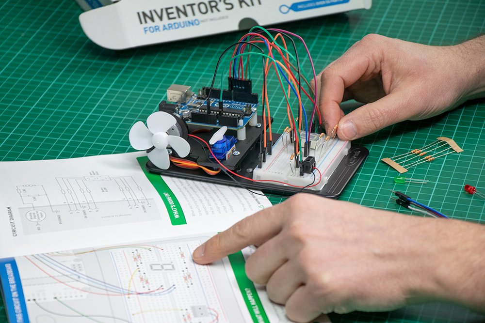 Kitronik's tweet image. Get started with programming and hardware interaction with our #educational Inventor's Kit for the Arduino. Complete 10 experiments using LEDs, motors, LDRs and capacitors! We also include a tutorial book to help you feel more confident in no time! ?

kitronik.co.uk/5313-inventors…