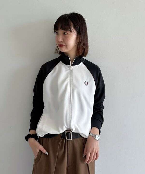 BEAMS_JP's tweet photo. 〈FRED PERRY × Ray BEAMS〉
スポーツミックスの主役に👍💖

スポーティな中に上品さが薫る、潔いバイカラーが特徴✨️
ゆとりのあるシルエットなので重ねても着膨れしない💯
スタンドカラーで着るのもおすすめ🌿
アイテムはこちら✔
🔗 https://t.co/NIMIaqqb62

@FRED_PERRY_JP
@RayRayRayBEAMS
#フレッドペリー
#レイビームス