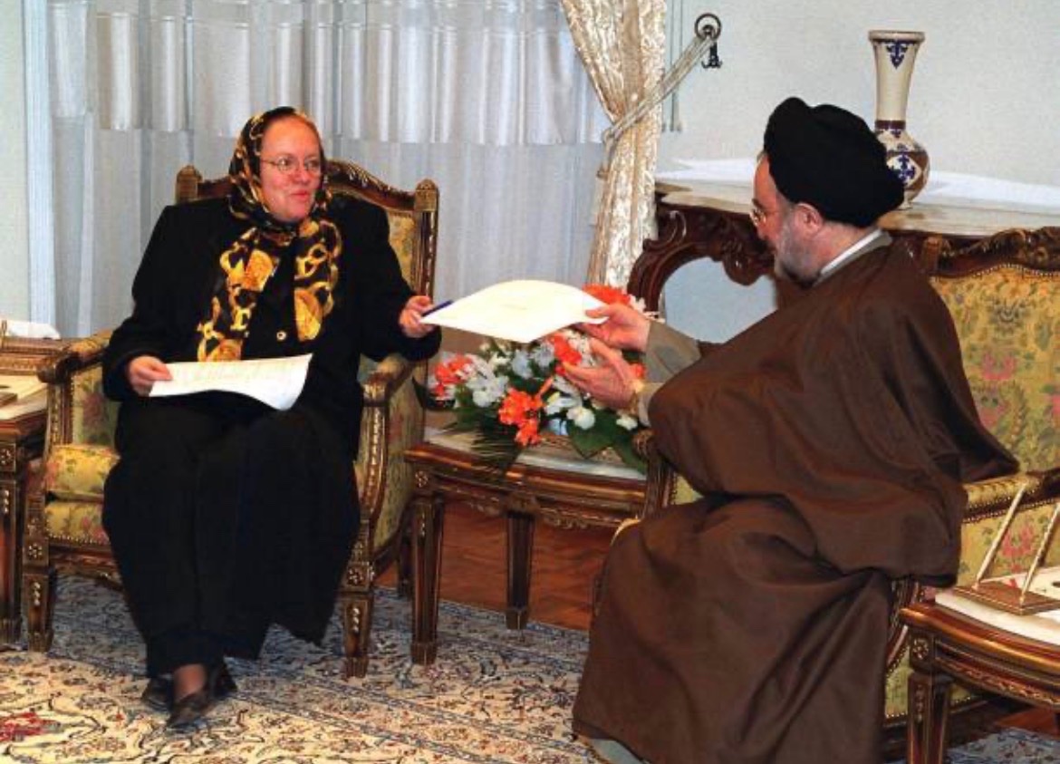 Kann Jürgen Todenhöfer, als verrückte Oma verkleidet, den Nahostkonflikt lösen?