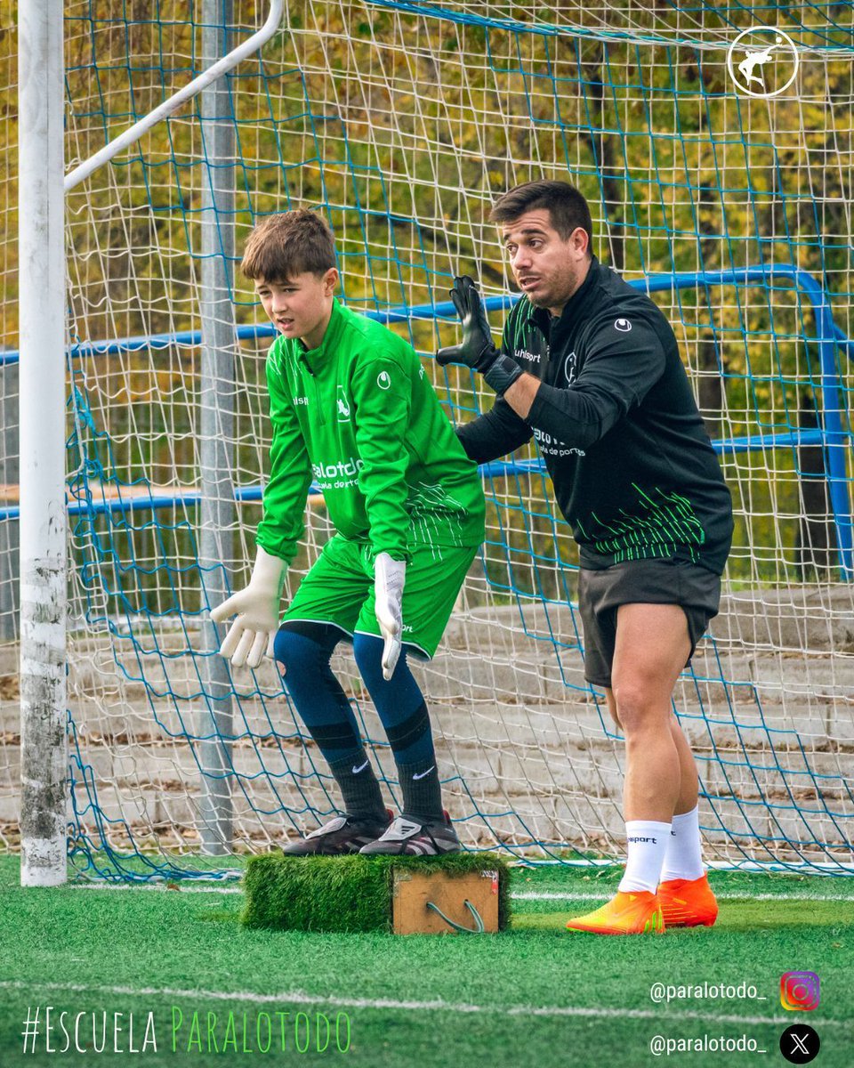 🔎⚽ Entendiendo el juego: la decisión del portero 🧤 — ¿cuándo bajar ⬇️ vs. cuándo cerrar 🚪❌?

Uno de los aspectos tácticos más importantes para los porteros modernos es saber cuándo dar espacio y cuándo quitárselo al rival. 

#escuela #porteros #paralotodo
