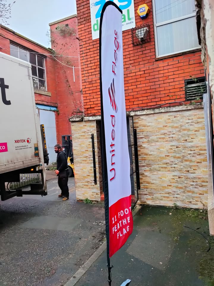Unitedflags's tweet image. Here's what a free standing base flag looks like 

Available from us with your custom design

It will be looking as fab as ours.

 #CustomFlags #FlagDesign #CustomPrint