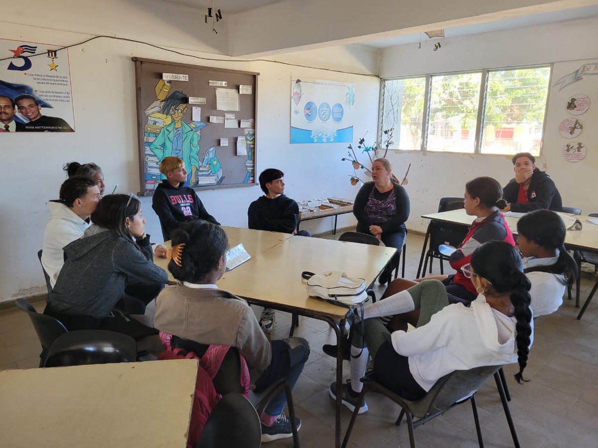 Motivaciones profesionales ❤️❤️❤️ Encuentro de los educandos que optan por carreras pedagógicas, recién graduados, prácticas docentes y los estudiantes de 1ero, 2do y 3er años reubicados en el Consejo Popular Piedrecitas. Mcpio Carlos Manuel de Céspedes
#CubaMined
🟥⬜️🟦