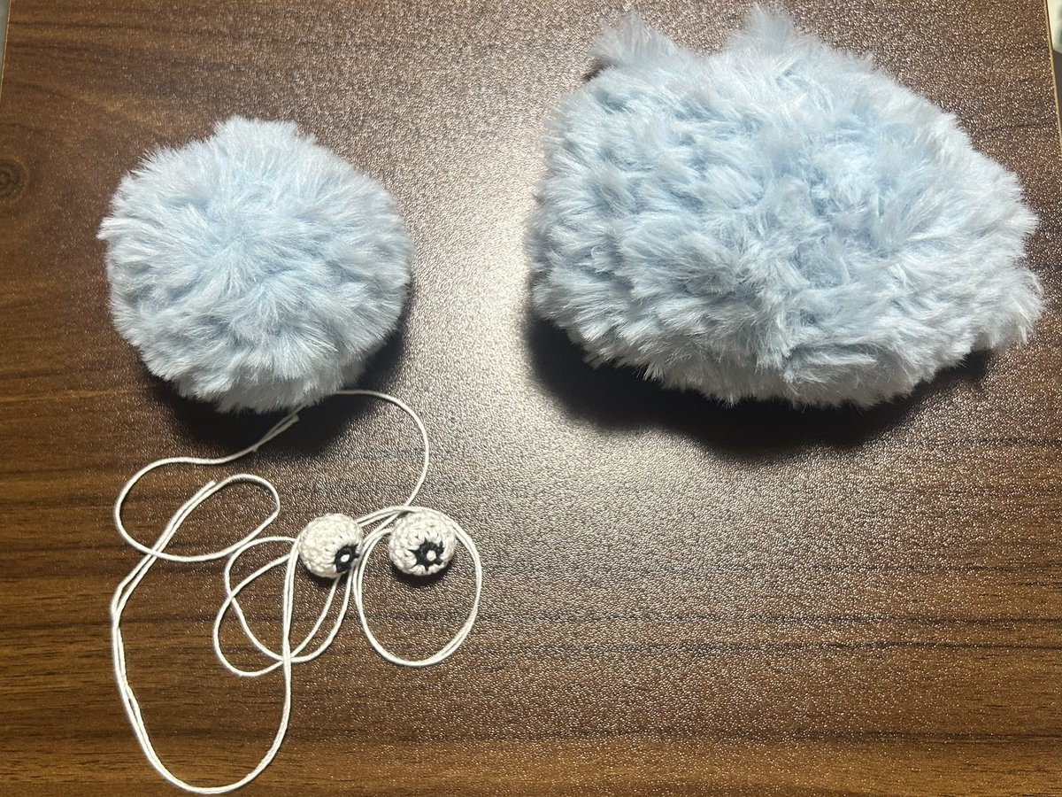 chiisanta_o's tweet photo. 頭パーツ、体パーツ、目玉パーツを作ったところで頭抱えてる🤦‍♀️
頭パーツが小さい、目玉がシンプルに怖い、結果バケモノになりそうな予感しかしない🤦‍♀️🤦‍♀️🤦‍♀️ https://t.co/Hd4uDy36aL