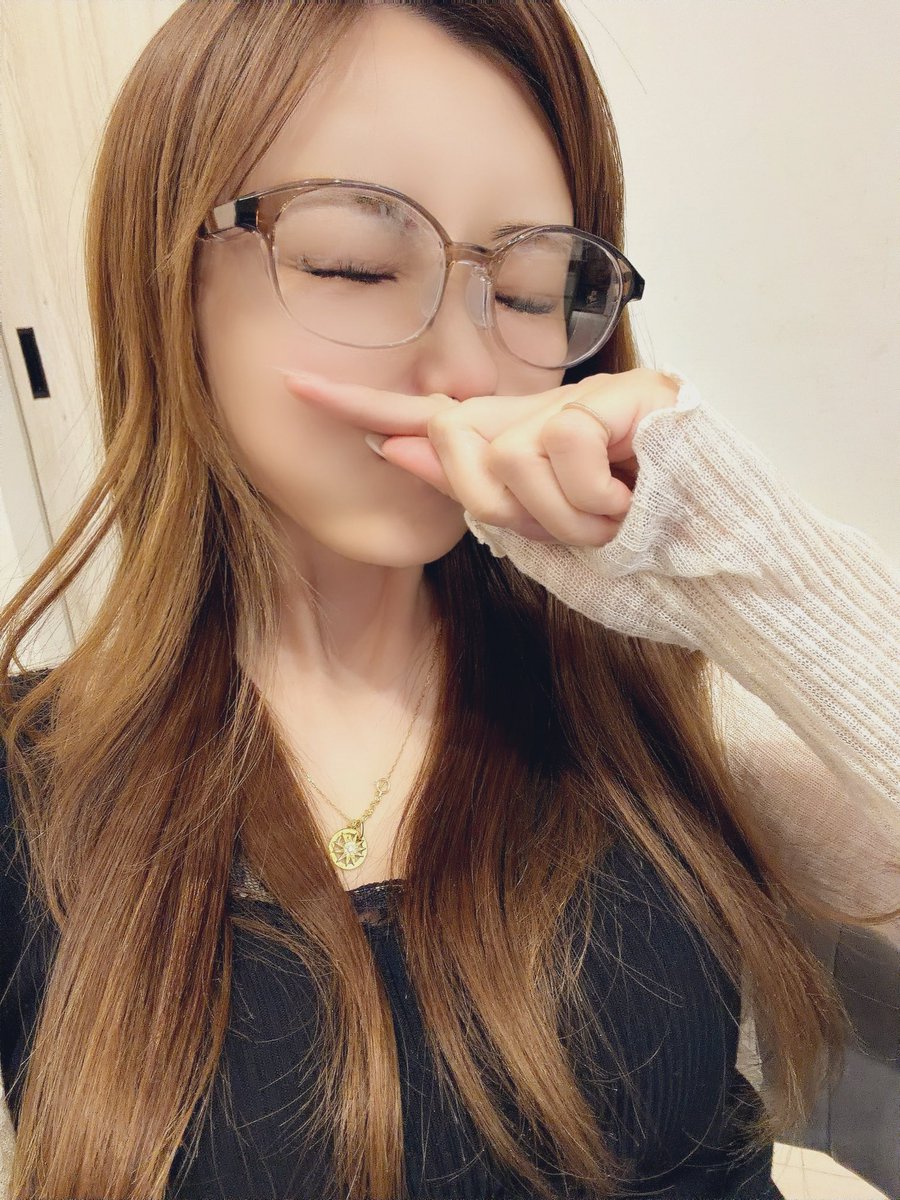 chonpi_1003's tweet image. 辛いんじゃないんです。
花粉症なんです。
メガネまじ良き🙆‍♀️です！
#JINS #PB07 #BASIC