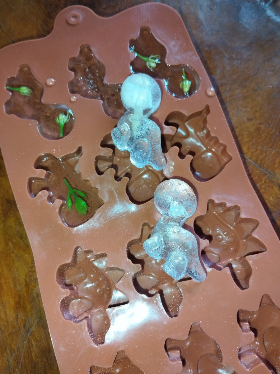 Cowok kalo di'chat lama balesnya ngapain?

ini, iseng2 bikin keychain pake resin.

anyink, ternyata susah, ga kayak di pidio2 reels instagram 🤣

bakal nyari yg merk'nya lebih bagus kayaknya. 

ada yg pernah bikin? ada saran bahan yg lebih oke? 🥹