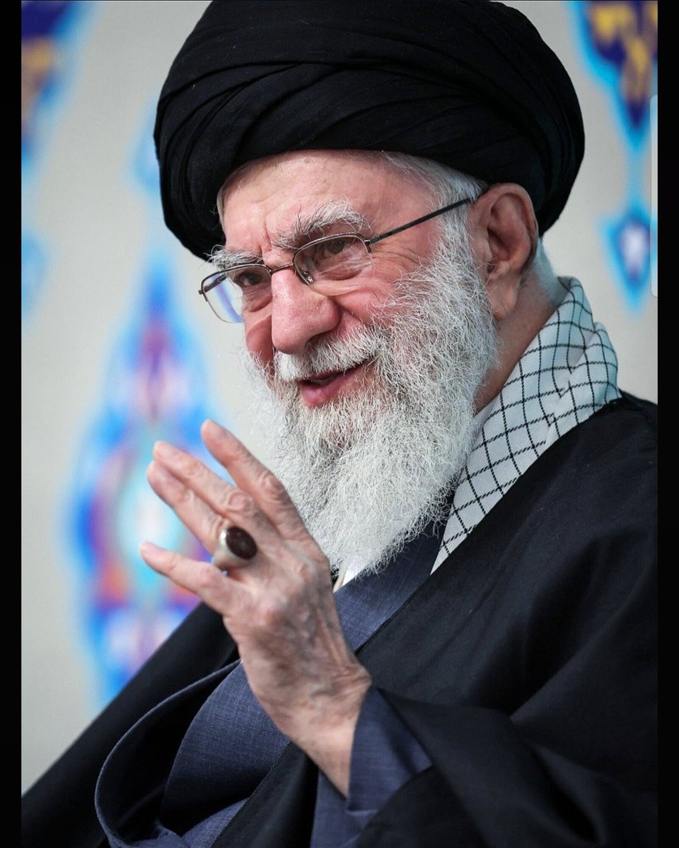 Allah Ne Quran Me Farmaya Ki,Shaheed Ko Murda Hargiz Na Samajhna, Balki Wo Apne Rab Ke Paas Zinda Hote Hain...

Rahbar E Moazzam 🤲🏻

#supremeleader