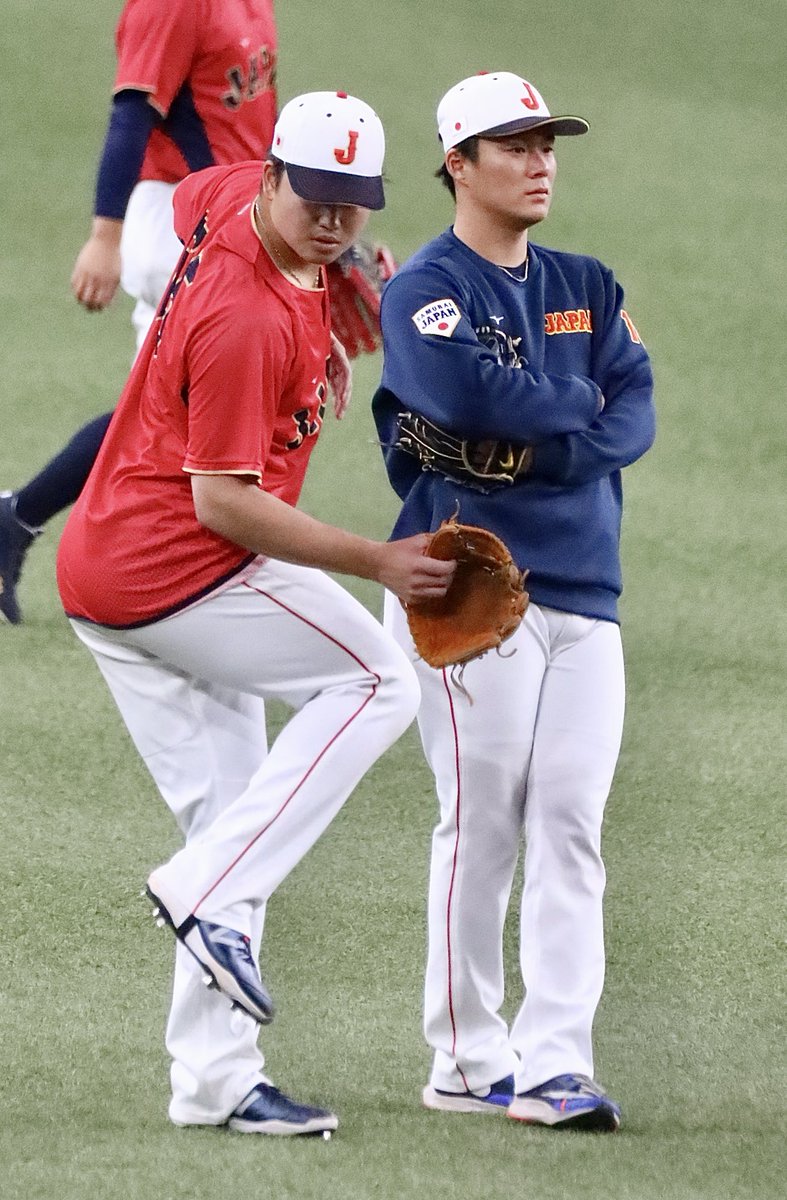 crq9fs's tweet photo. 強化試合からSNS投稿禁止とは💦
こういう風景が見られないんですねー🥺
オリのベンチに正尚さんがいるのが、どう考えても可愛すぎる😊
#侍ジャパン
#大谷翔平
#山本由伸
#吉田正尚
#杉本裕太郎
#村上宗隆
#ダルビッシュ有 https://t.co/D3vAHP8eXa