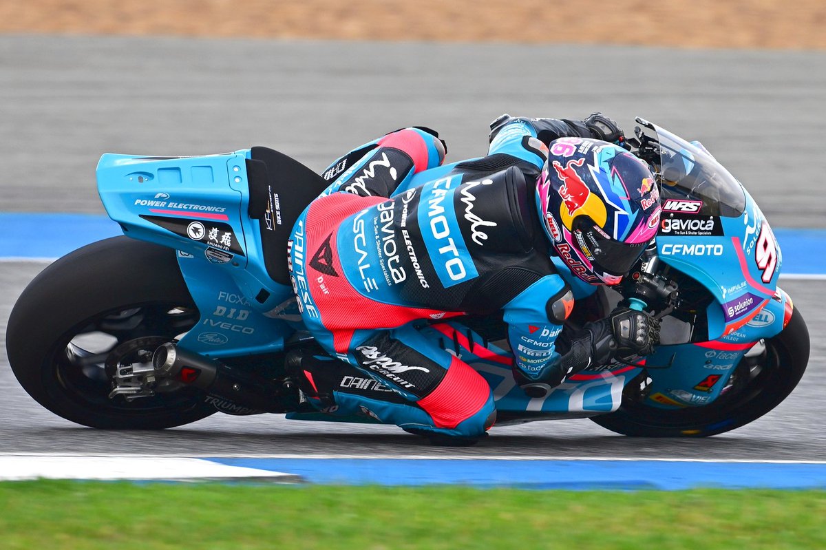 dainese's tweet image. Izan Guevara 2nd and @daniholgado96 3rd in the #ThaiGP of the #Moto2 class! What a way to start the 2026 campaing from the Spanish pair! #dainese