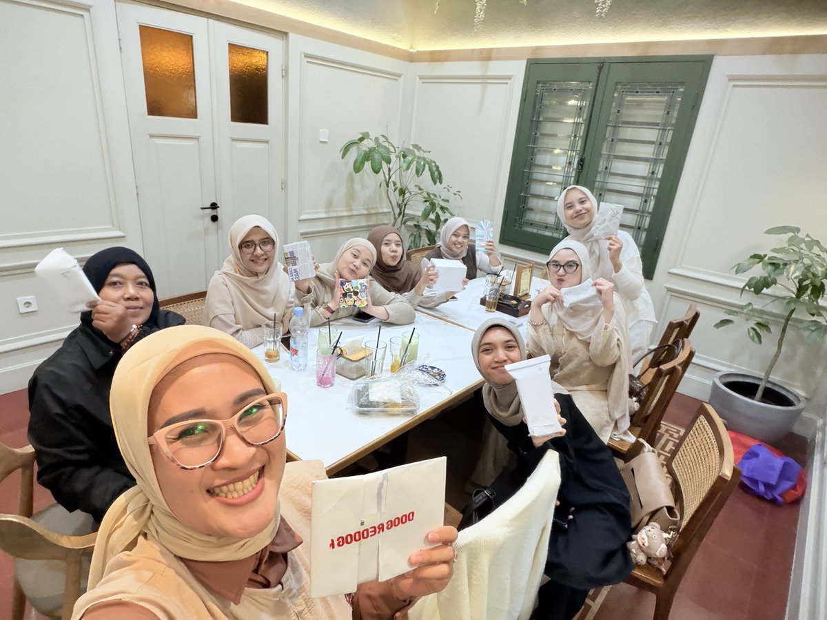 yulitaolive's tweet photo. 9 orang rasa seRT.. seruuu bgt bersama ciwi- ciwikuu cayangg 🥰🤍🫶🏽 https://t.co/TyGXZKHfo2