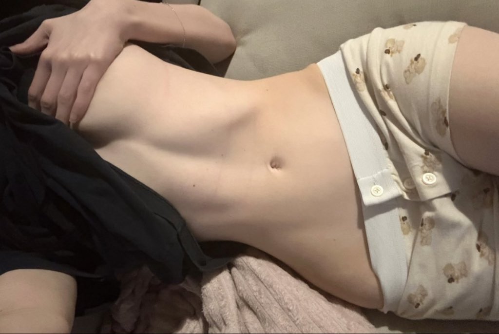 shifang101's tweet photo. 这算不算是你们男人最喜欢的身材？ https://t.co/1Csf5rfz01