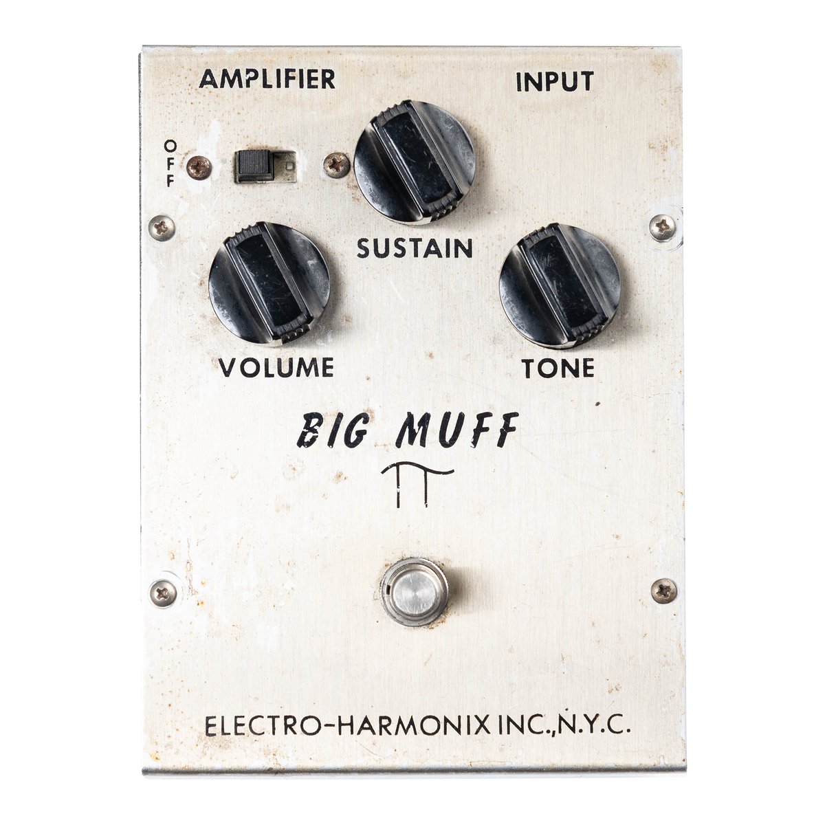 CULT_PEDALS's tweet photo. 【マニアック過ぎるかも】
レア過ぎるこのBig Muffをご存知でしょうか？
最初期のPCB基板仕様。エレハモが基板を間違って発注してしまったものの、使わないのも勿体ないから頑張ってその場で補修して出荷したと想像できる、1970年ごろの個体です。

▼ぜひ詳細をご覧ください
https://t.co/GAUEBcaUm5 https://t.co/cnxDg1NTB6