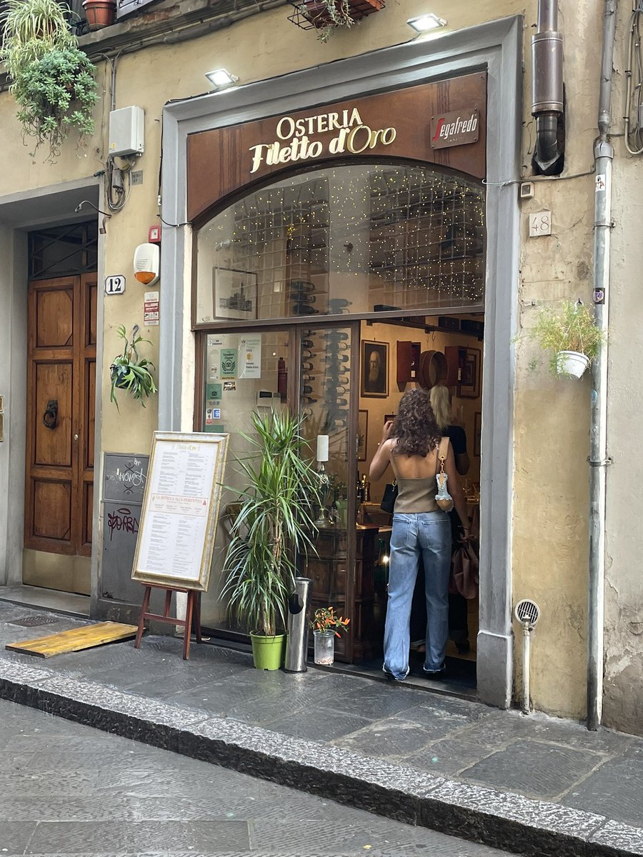 TRISKEL64's tweet photo. @perezreverte Pues si le apetece una bisteca fiorentina acompañada de un chianti galo nero…. https://t.co/Ipet0lI7pN