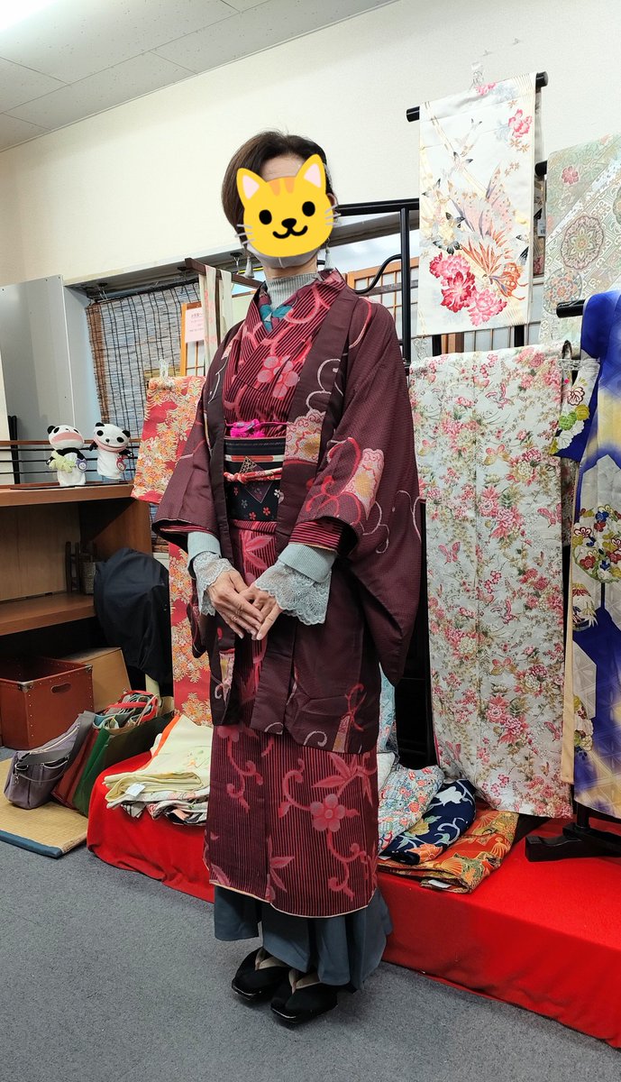 本日ご来店のお客様 アンティーク着物を使った洋服MIXコーデがカッコ