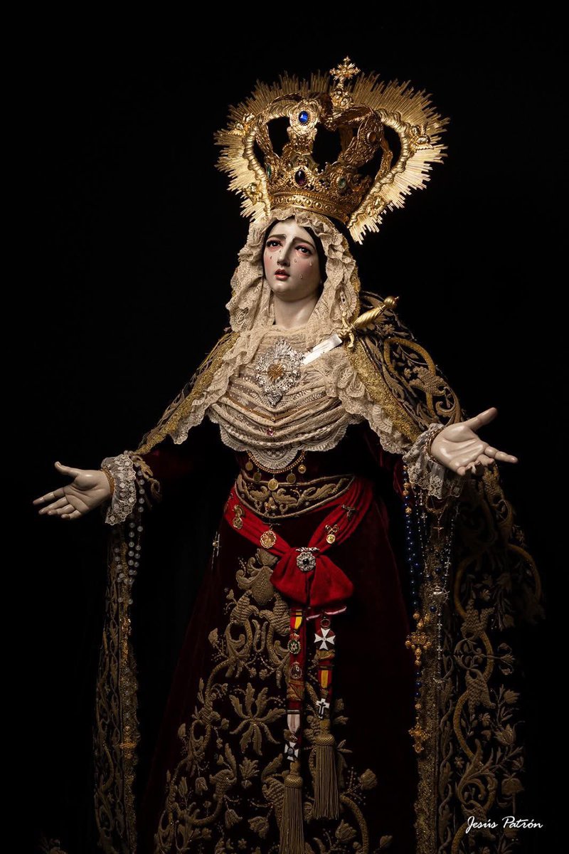 JPulgarSalgado's tweet photo. Qué bonita está con este tocado la Virgen de la Luz gaditana.
Con la soltura de la caída en las cocas, sacando provecho de la dramática postura de la imagen. https://t.co/WDLT8vr3Tb
