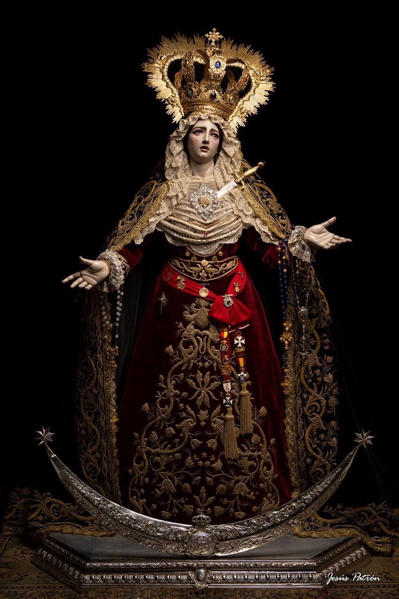 JPulgarSalgado's tweet photo. Qué bonita está con este tocado la Virgen de la Luz gaditana.
Con la soltura de la caída en las cocas, sacando provecho de la dramática postura de la imagen. https://t.co/WDLT8vr3Tb
