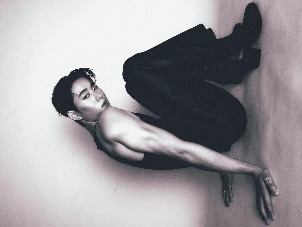 withluvest's tweet photo. thinking about this photoshoot... https://t.co/CFNxDmJx10