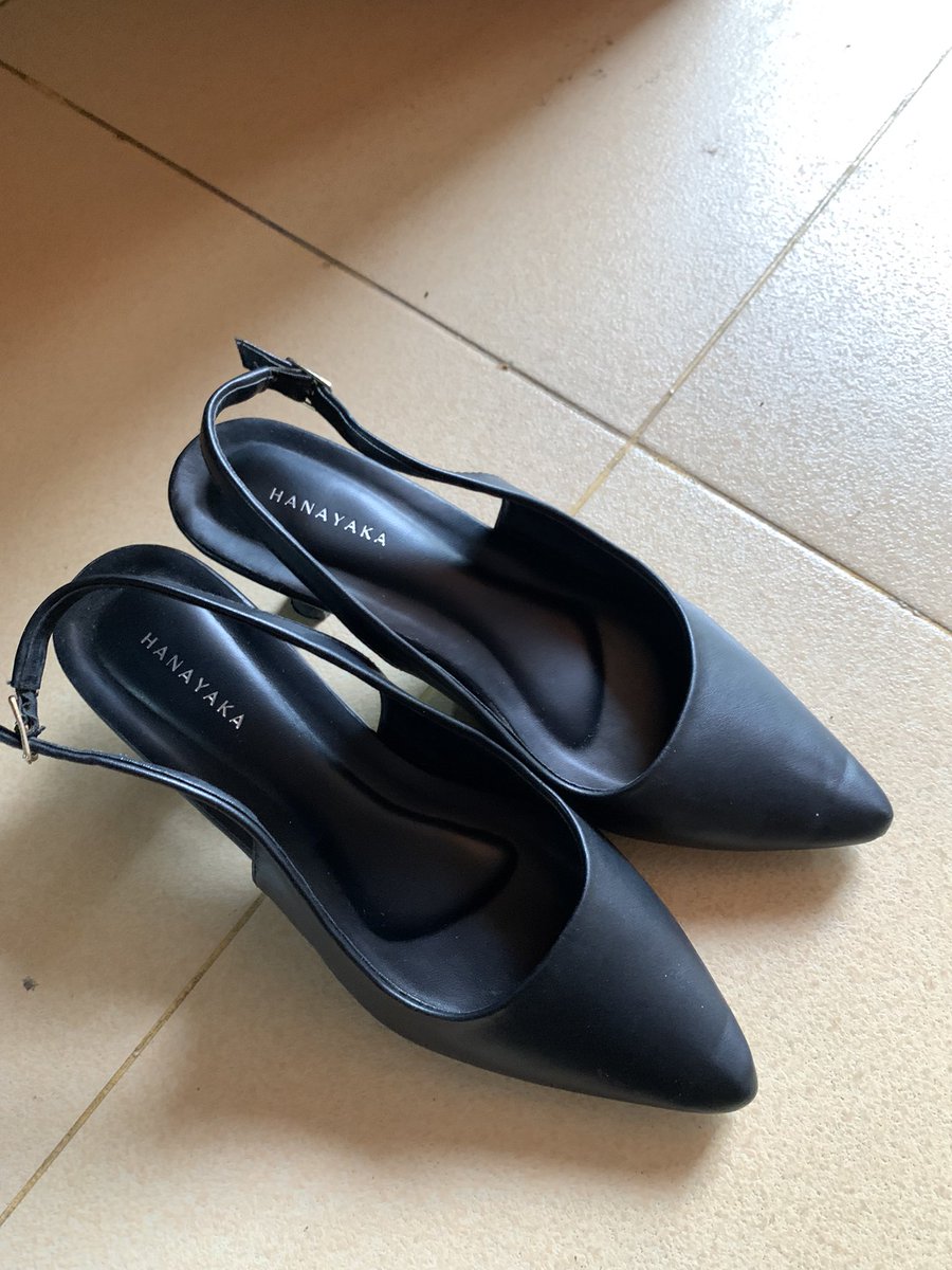 careenainlove's tweet photo. Hi guys aku jual heels 5cm dari Hanayaka kepake 2 kali aja buat interview kerja. 
size 39 (kakiku pjg 23,5cm).
Order by 🍊jatim. 51k plis jangan dinego ini udah setengah harga😭🙏🏻 #wts #zonauang #heels https://t.co/iyRSC09sVi