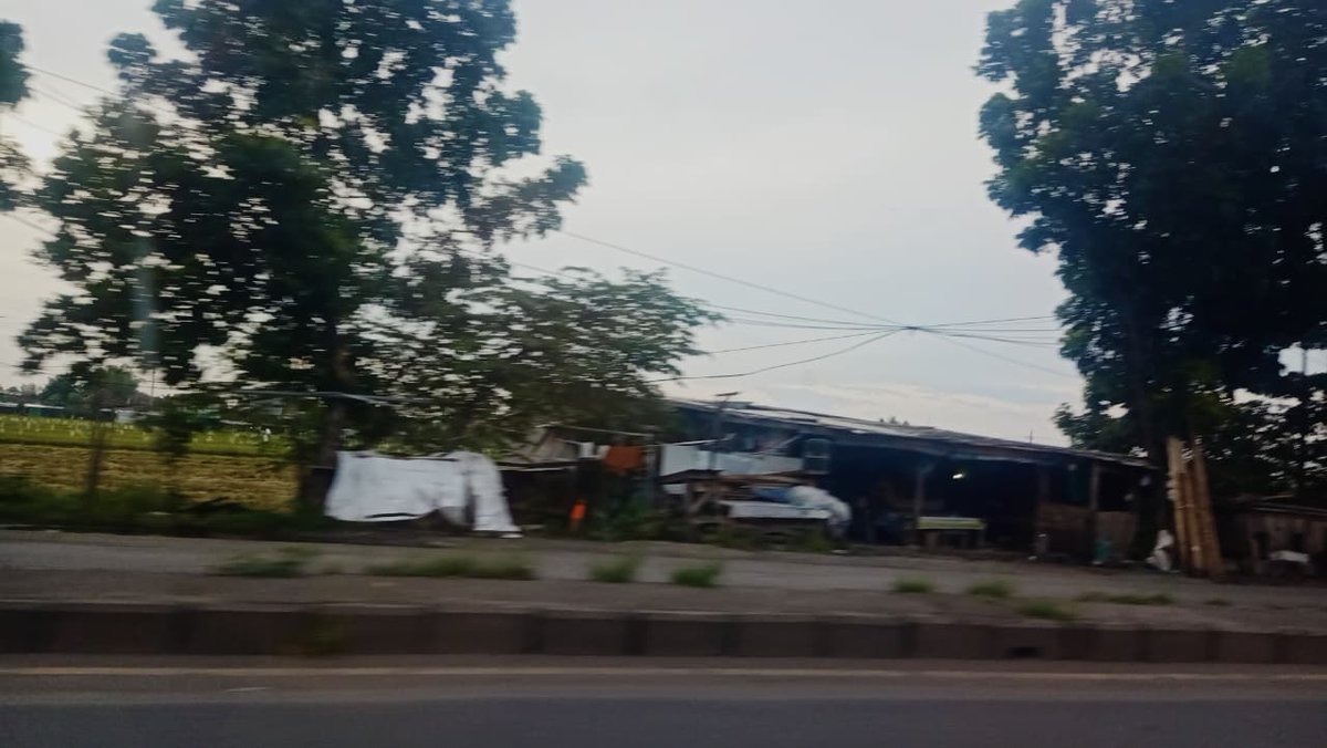 SomayItali's tweet photo. Abang gua nyetirnya terlalu fast furious the point I could prove Teori Relativitas Waktu Einstein https://t.co/1Rkwd7ZF9U