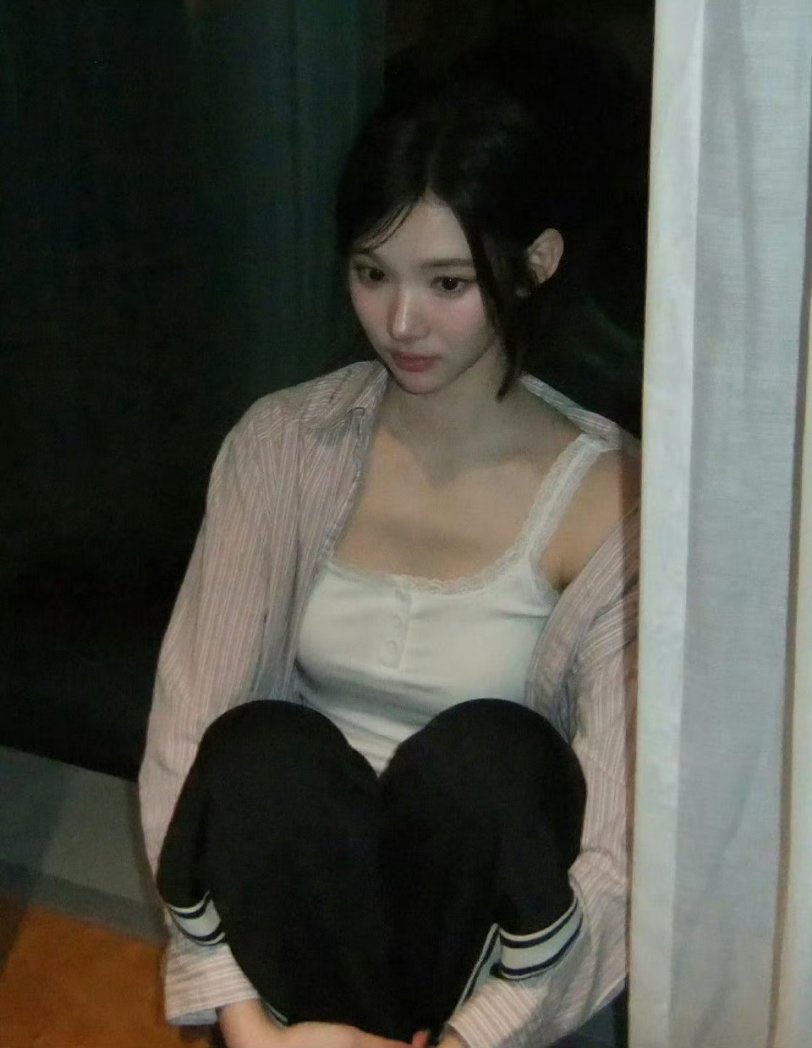 byeolpyo_'s tweet photo. 댜횭이 또 닺누 옷장에서 옷 꺼내입고는 부힛할 것 같애... https://t.co/dBCwGyjVOq