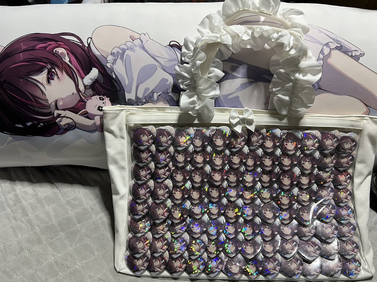 あずきちの生誕記念の缶バッジ96個で痛バ作りました！ 分かりづらい