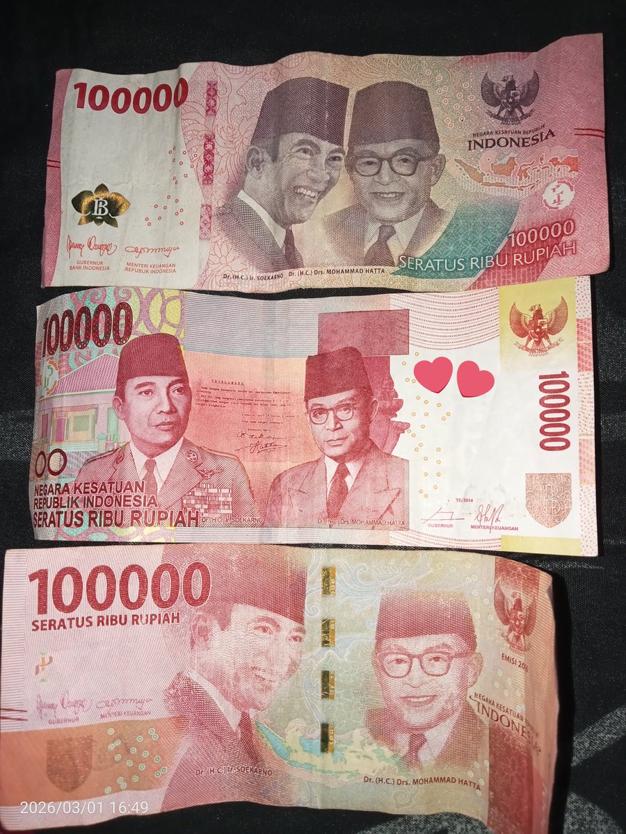 orientaleyes__'s tweet photo. Nominalnya sama tp desainnya berbeda.
Tp lebih suka yg ditengah, berasa bgt gagah dan wibawanya..

Sebenarnya lebih bagus zaman sebelumnya sih, yg uniknya ada kek plastik transparan warna merah dikertasnya. Vibesnya juga beda.
Dulu tuh berasa langka banget pegang uang merah ini. https://t.co/NP10bqDXKn