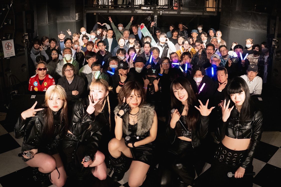 6174_MaLiN's tweet photo. 6174 DEBUT LIVE  #FIRSTNOISE
ありがとうございました。

今日が待ち遠しくて、だけどその時間はあっという間で。
今日だけでなく、今日までみんなに沢山の幸せを貰いました。

全て当たり前じゃないと感謝を噛み締めながらステージに立つことが出来ました。
ほんとうにありがとう。

 また会おうね https://t.co/pycKj1eE9I