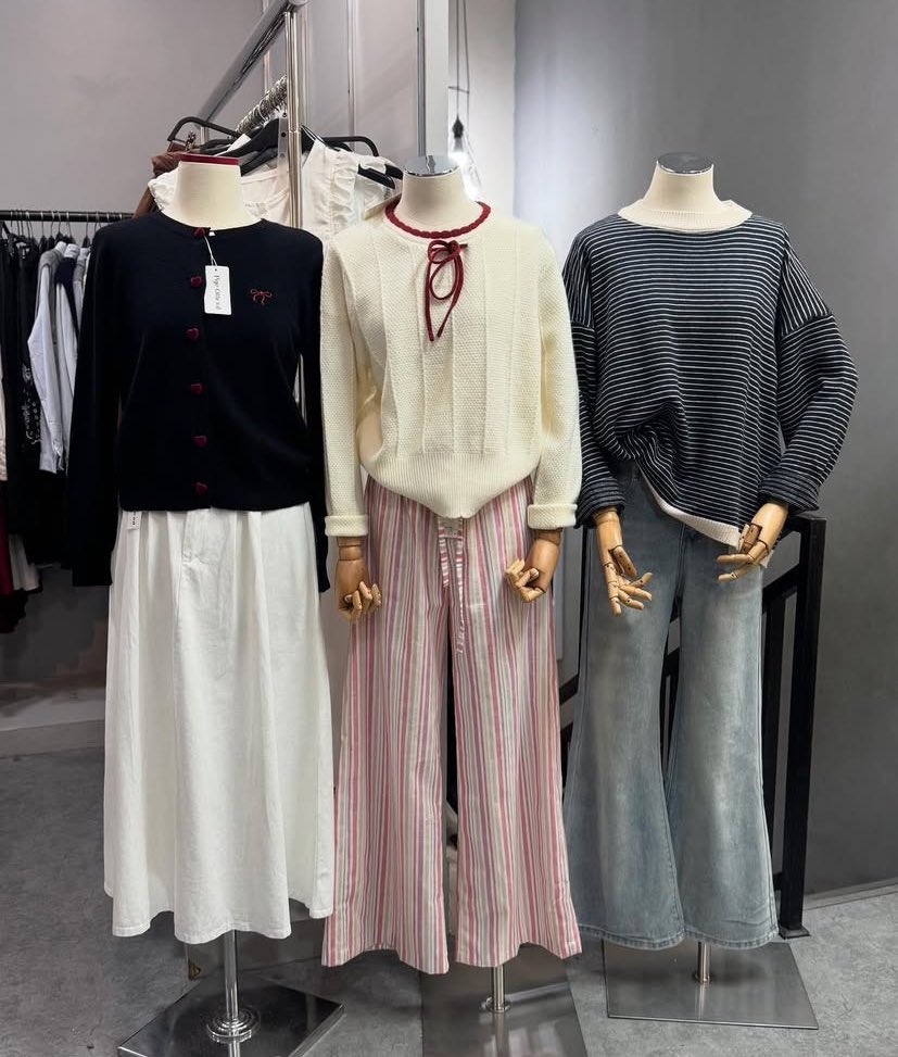 FINALLY NEMU JUGA😭✨

5 toko baju offline yang modelnya stylish + kekinian banget!!
Yang bikin kaget: harganya start 60k aja 😭💸 Fix ini surganya ciwi-ciwi hemat tapi tetep pengen stylish 🫶🏻