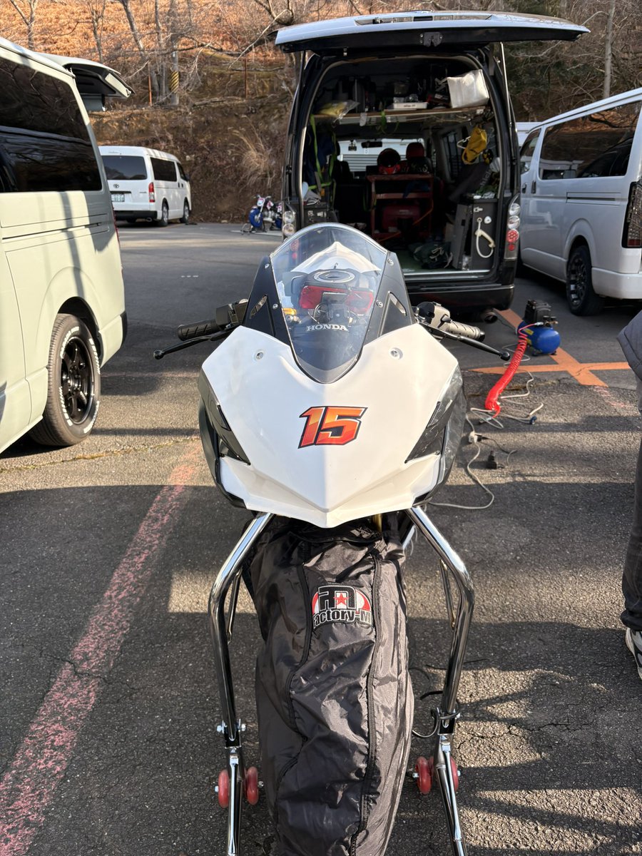 so_taman's tweet photo. 2026/3/1 ☀️ 📍近畿スポーツランド
BEST:40.632

タイムは微妙やけど、リアブレーキで曲がるのをちょっと理解できた気がする。

このタイヤってまだ使えますか？？

#ethosdesign
#nilsoil
#suomy
#smgracing
#cbr250rr
#racing https://t.co/wwqCpYVY8x