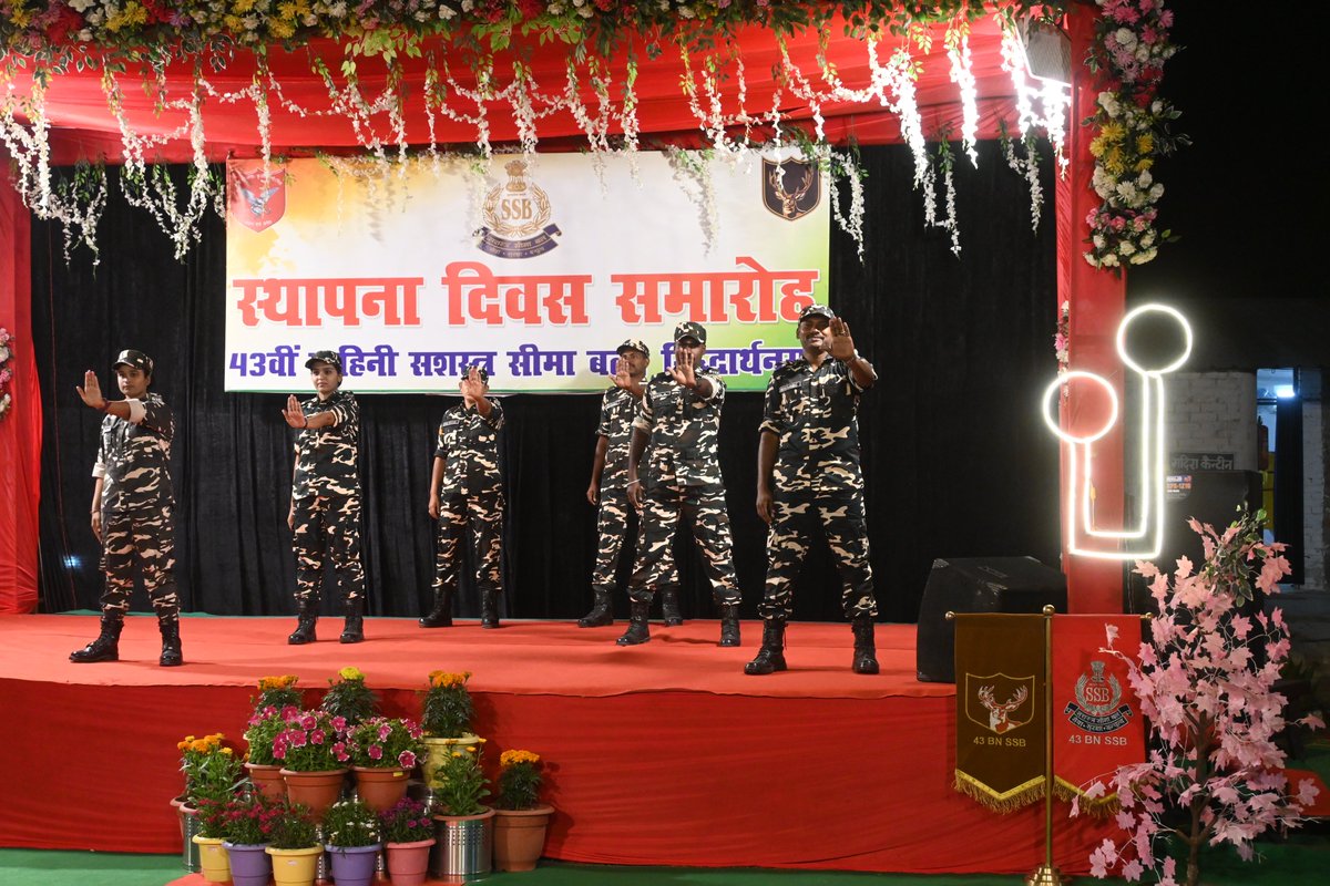 43BnSSB_INDIA's tweet image. सेवा, अनुशासन और त्याग की मिसाल, 43वीं वाहिनी 14वें स्थापना दिवस पर गौरवपूर्ण परंपराओं को स्मरण करते हुए हर्षोल्लास के साथ समारोह आयोजित किया गया। सांस्कृतिक कार्यक्रमों ने एकता और उत्साह का संदेश दिया।
@SSB_INDIA 
@SSBFTRLUCKNOW 
@SSBSHQGKP 
#servicetonation #bravery #prideyear