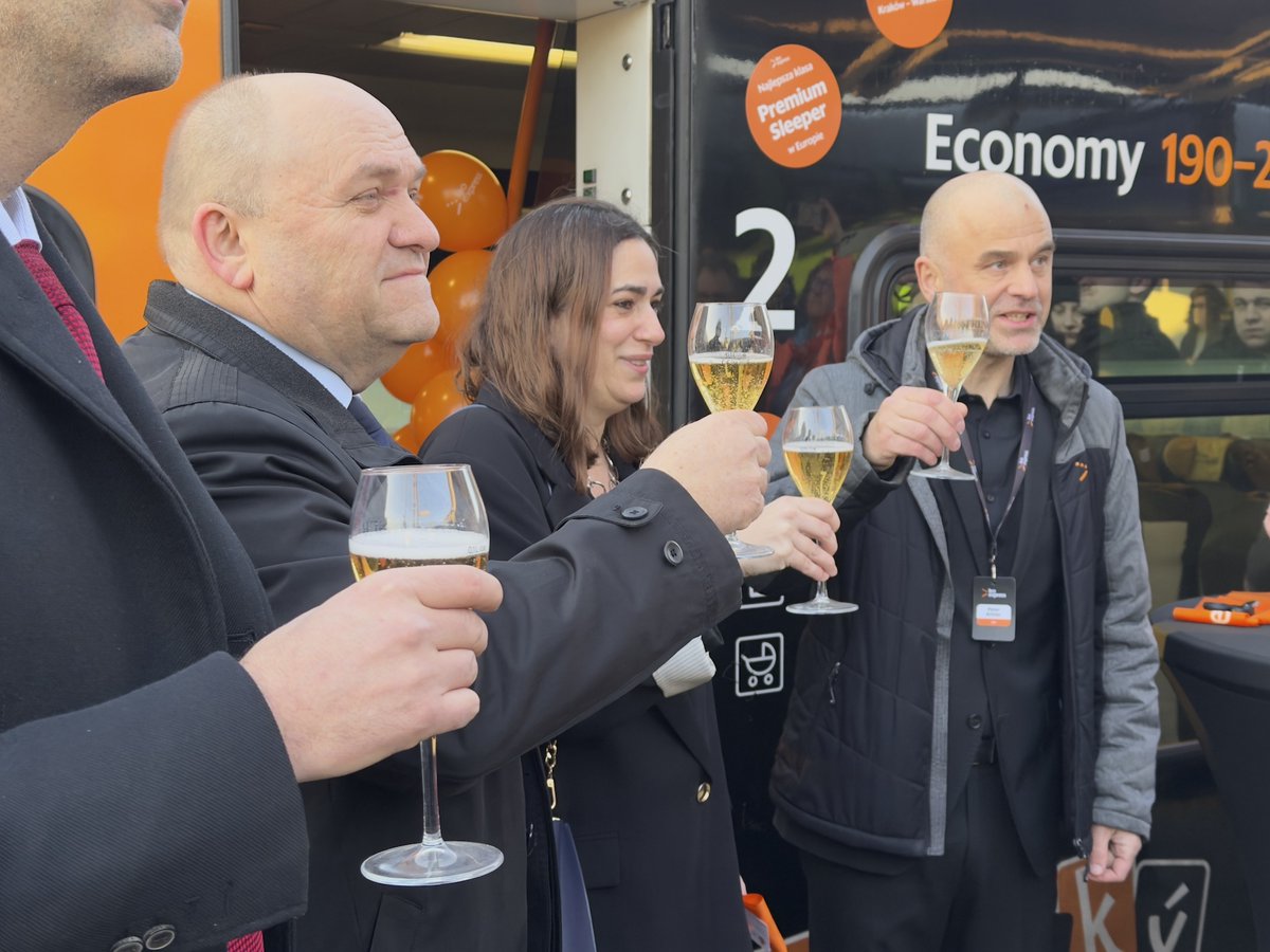 Leo Express tweet media