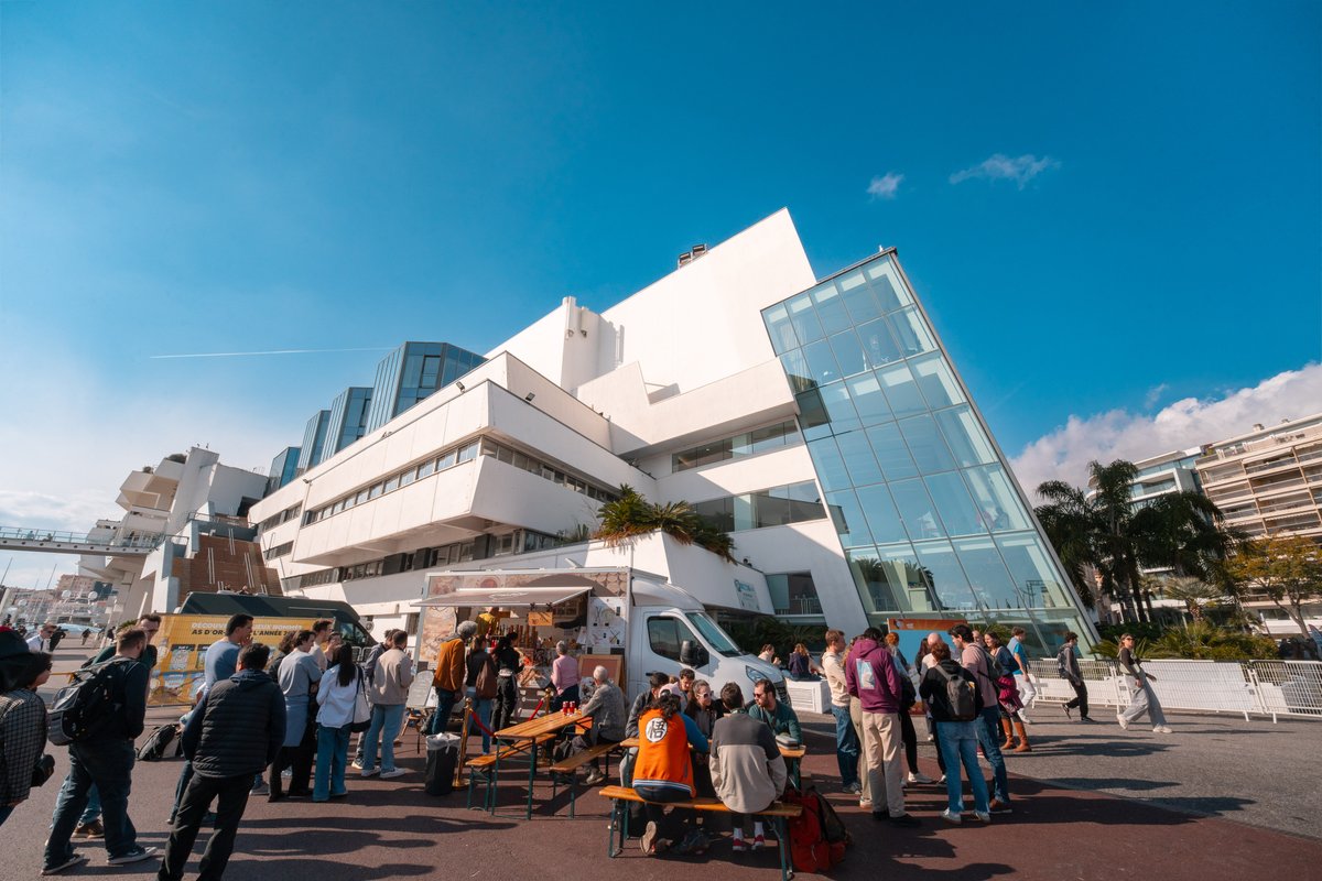 Cannes_France's tweet image. Des milliers de joueurs. Des parties passionnées.
Une ambiance unique. 🎲
À #Cannes, le jeu investit toute la ville pour le Festival International des Jeux au @CannesPalais 
🎯 Dernières heures pour vivre l’expérience #FIJ2026