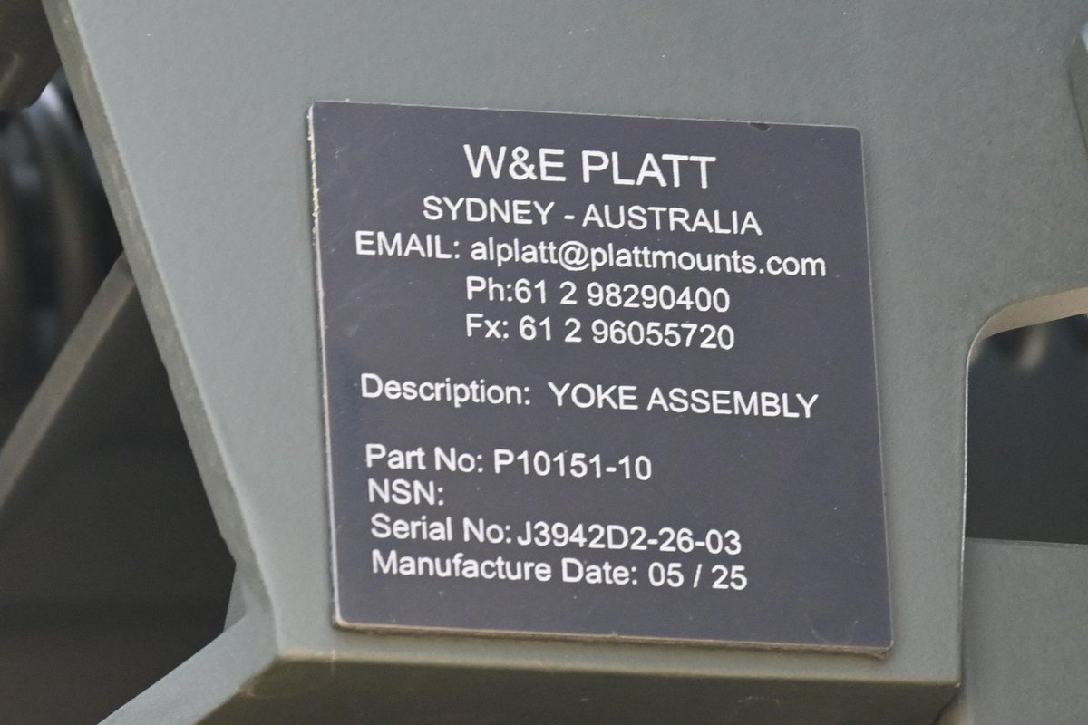 オーストラリアのW&amp;E PLATT製
武器架台
これに関して隊員の方から『これは取っ払ってリモートコントロール式/RWSを取り付ける予定』との話を聞けました
次回の伊丹はRWS搭載のAMVが来るかも？
#伊丹駐屯地