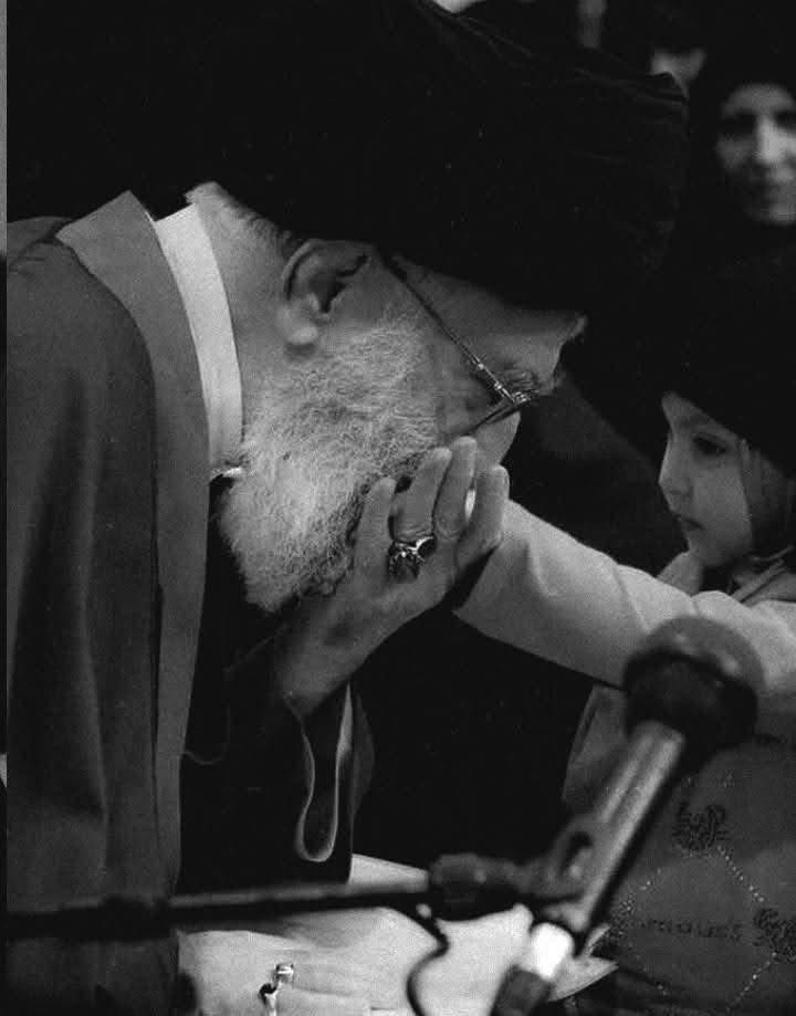 SaraSolemani's tweet photo. كانَ أبًا حنونًا قبل أن يكونَ قائدًا.. https://t.co/XxdE5RmUkA